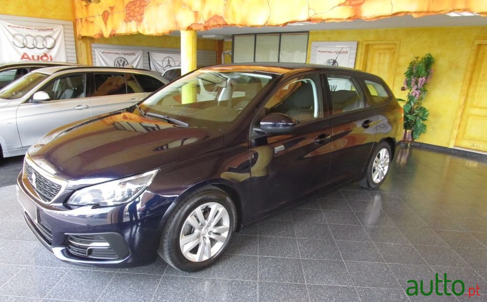2017' Peugeot 308 Sw photo #2