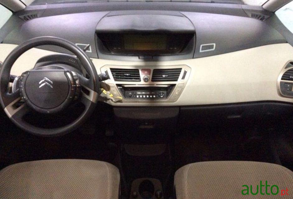 2007' Citroen C4 Grand Picasso photo #2