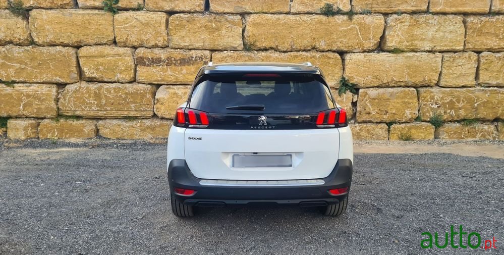 2020' Peugeot 5008 photo #6