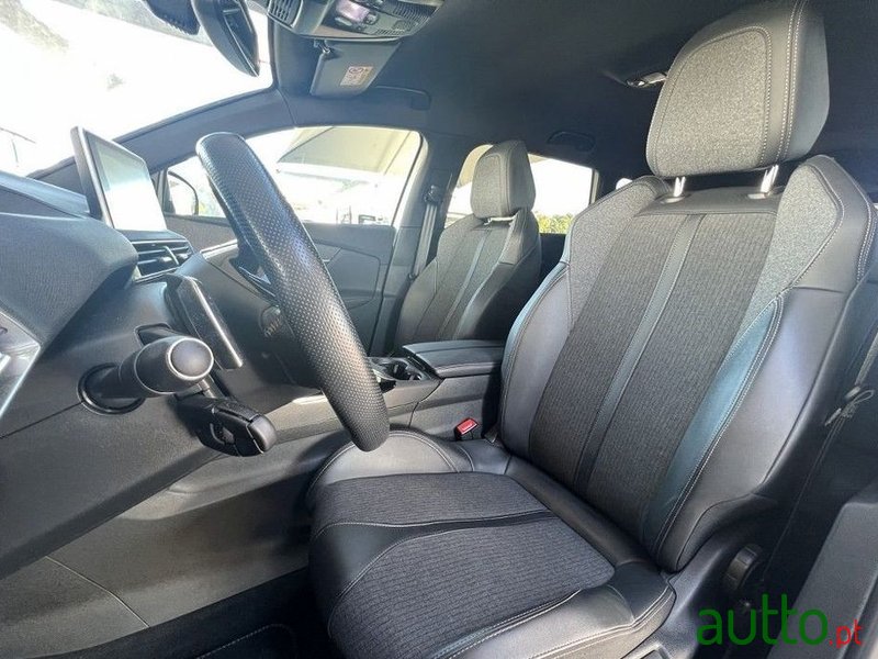 2019' Peugeot 5008 photo #3