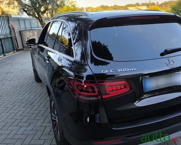 2021' Mercedes-Benz GLC 300 De 4Matic photo #3