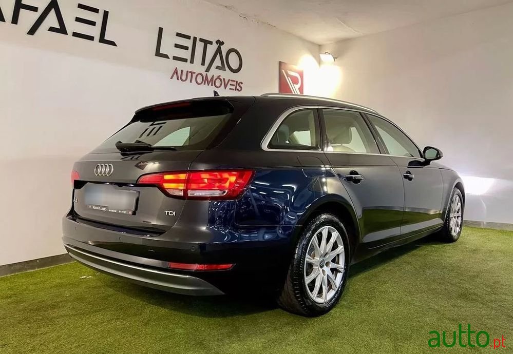 2017' Audi A4 Avant photo #6