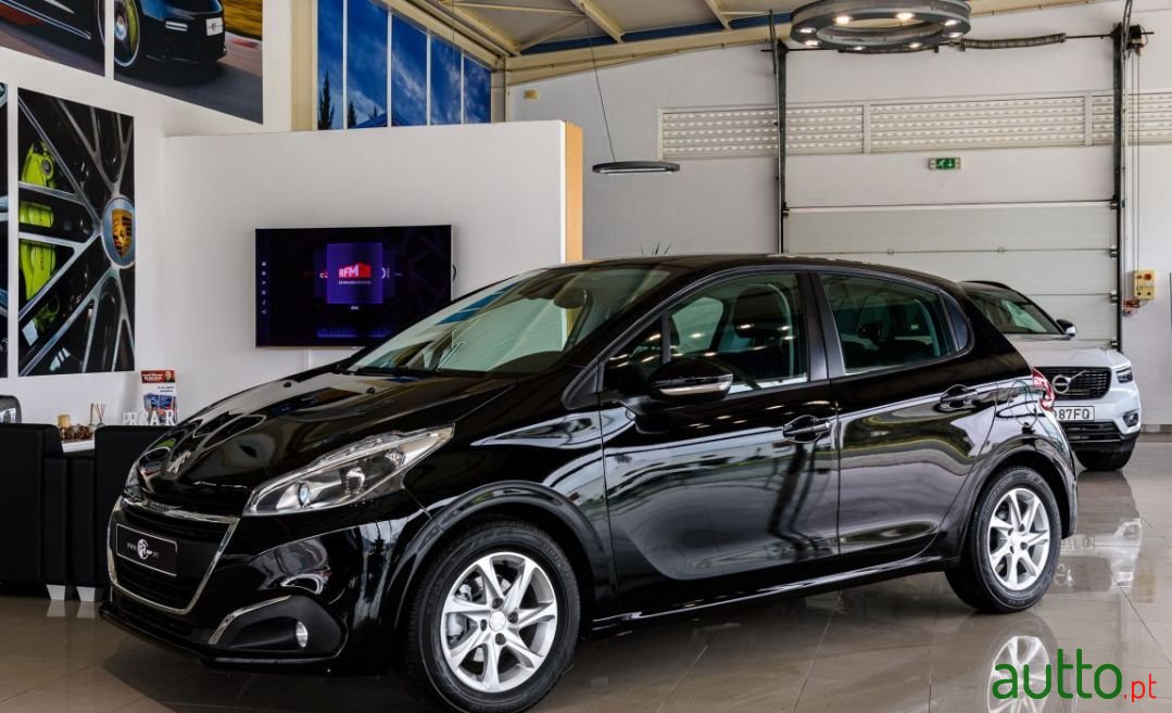 2019' Peugeot 208 photo #1