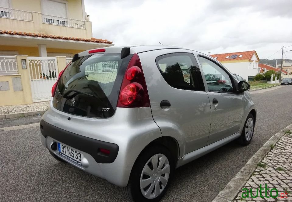 2013' Peugeot 107 photo #5