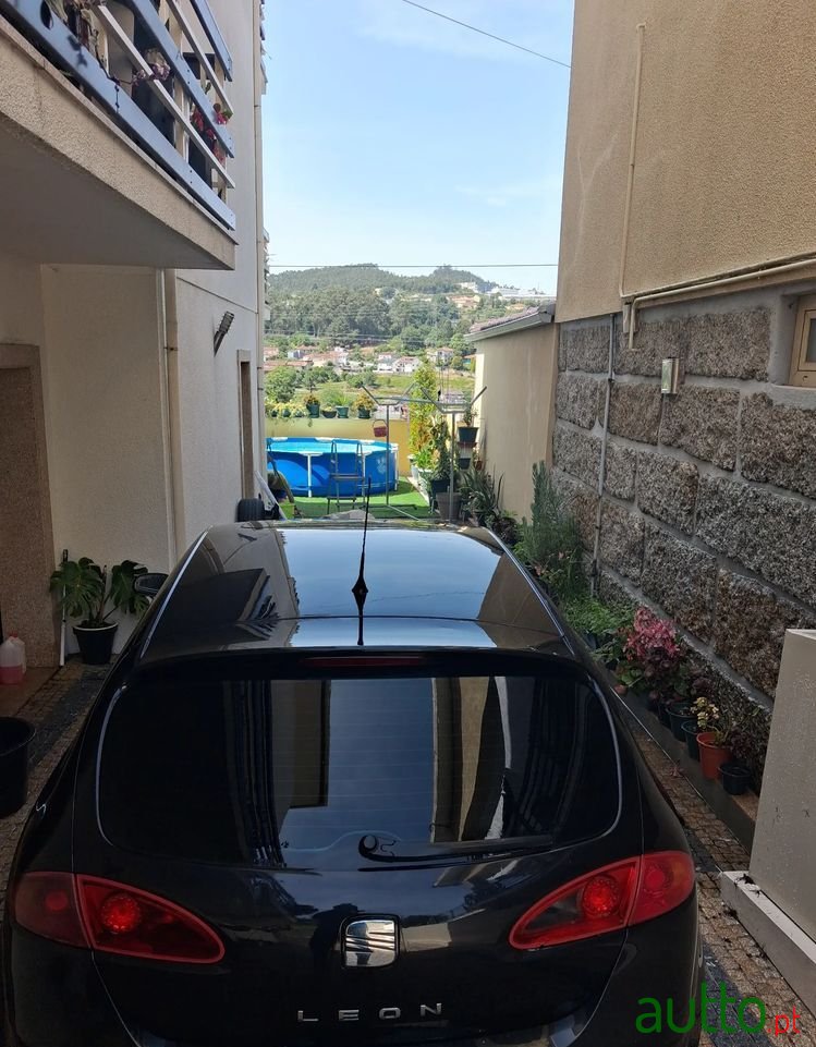 2008' SEAT Leon 2.0 Tdi Dsg Stylance photo #2