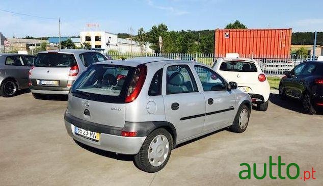 2001' Opel Corsa 1.0 12V Confort photo #2