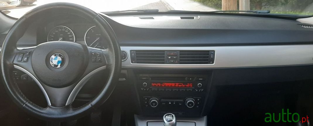 2010' BMW 316 photo #4