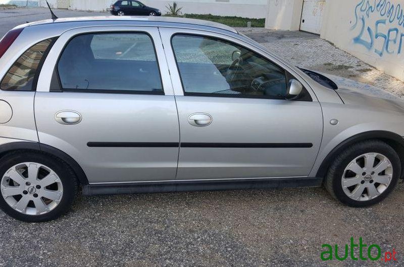 2004' Opel Corsa 1.3 Cdti Enjoy photo #2