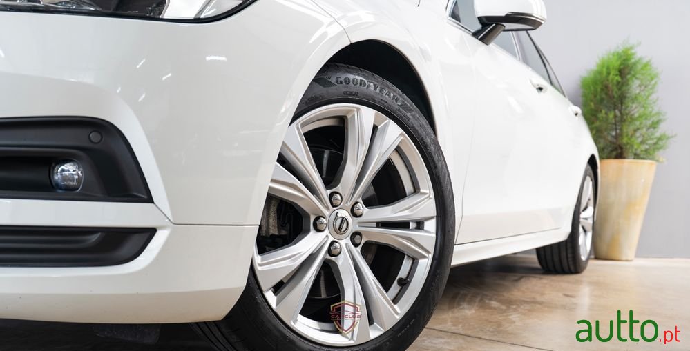 2021' Volvo V90 photo #5