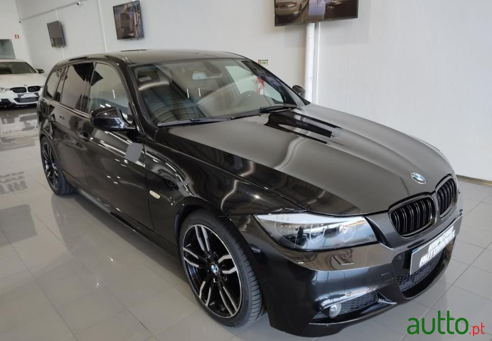 2012' BMW 318 photo #2