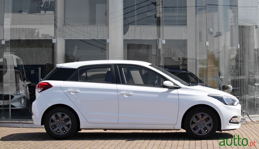 2017' Hyundai i20 photo #5