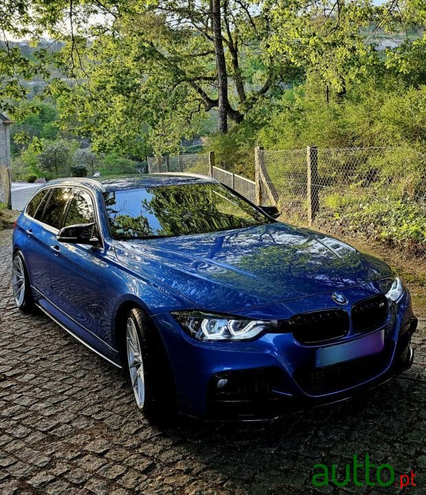 2013' BMW 320 photo #1