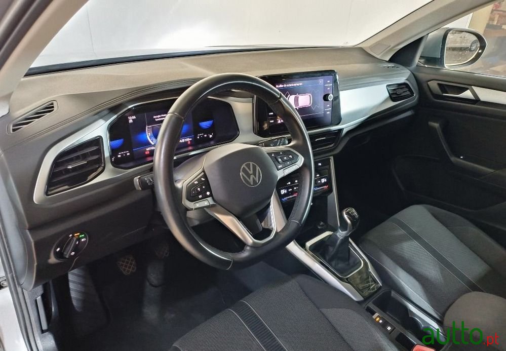 2024' Volkswagen T-Roc 1.0 Tsi Urban photo #6