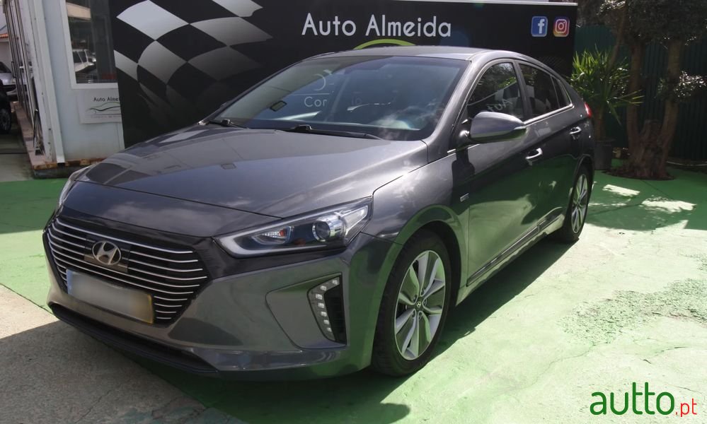 2019' Hyundai Ioniq photo #1