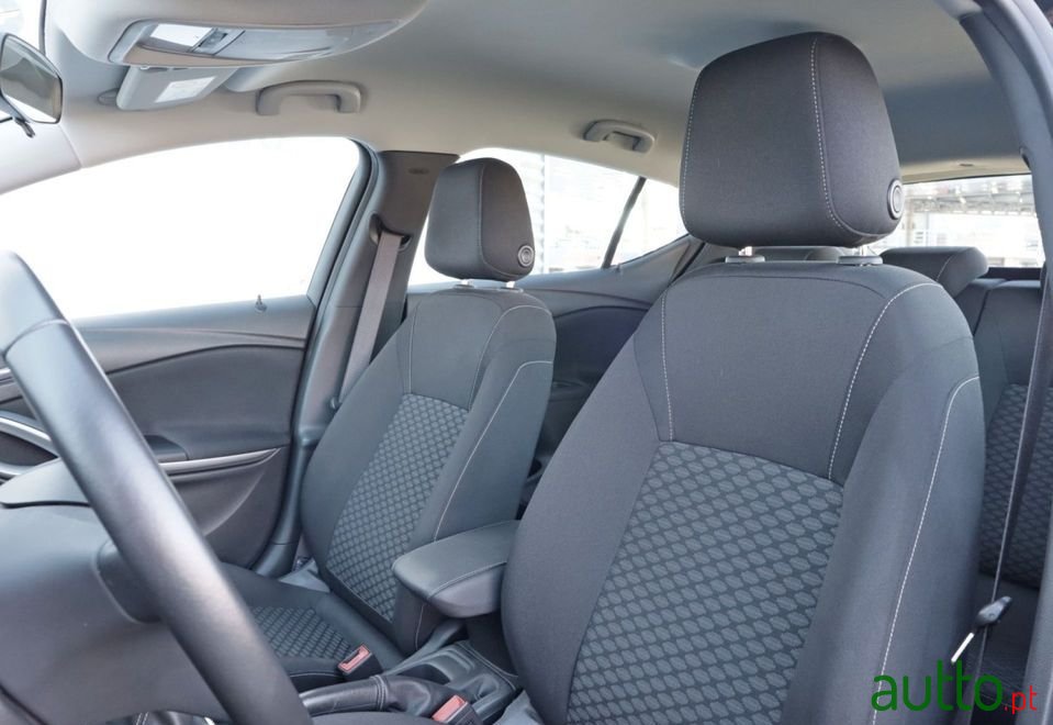 2019' Opel Astra photo #6