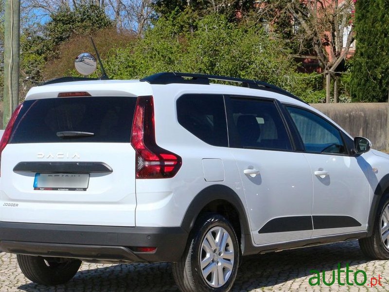 2023' Dacia Jogger photo #2