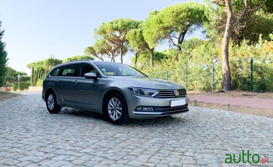 2015' Volkswagen Passat Variant photo #2