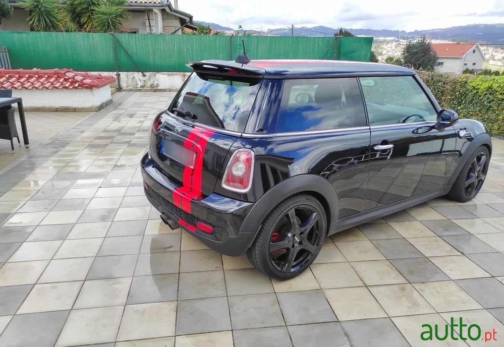 2009' MINI John Cooper Works Standard photo #2