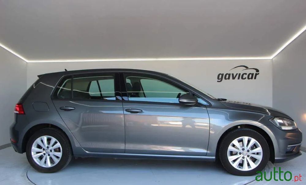 2019' Volkswagen Golf photo #3