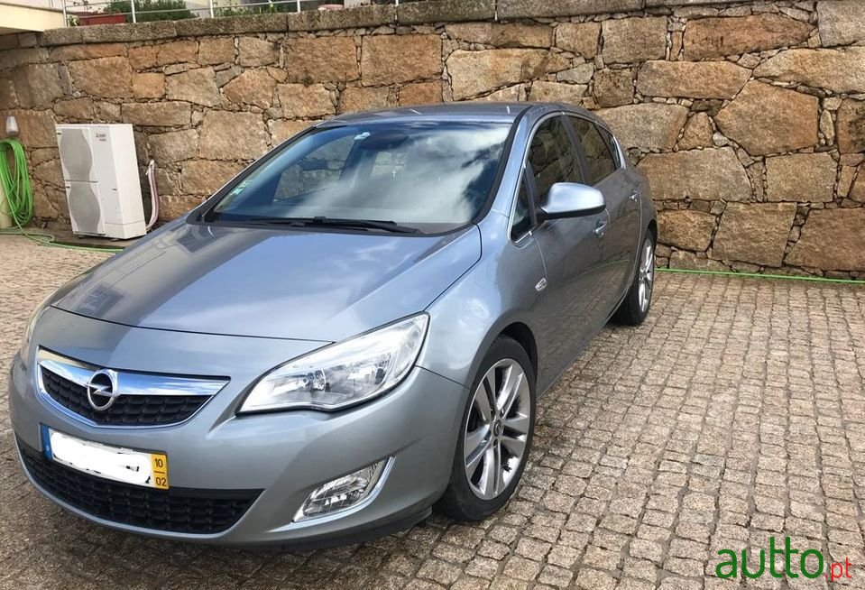 2010' Opel Astra Cosmo photo #2