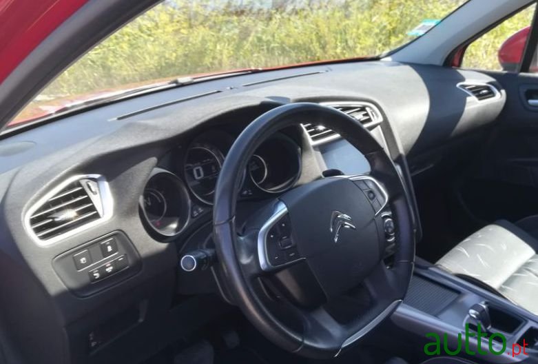 2014' Citroen C4 photo #4