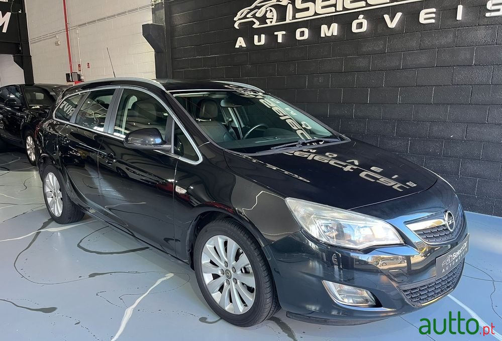 2012' Opel Astra Caravan photo #4