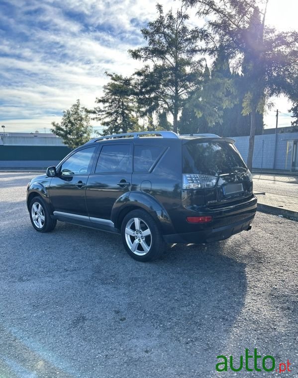 2008' Mitsubishi Outlander photo #3