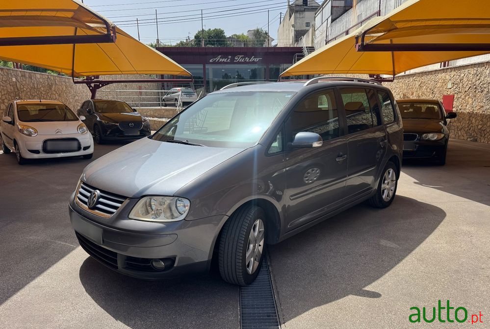 2005' Volkswagen Touran photo #1