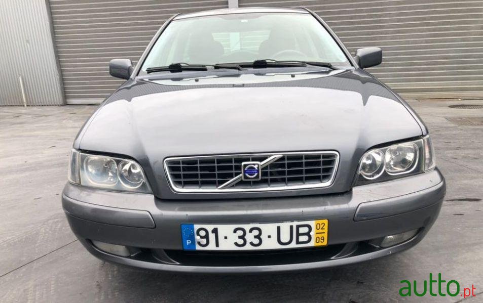 2002' Volvo V40 photo #2