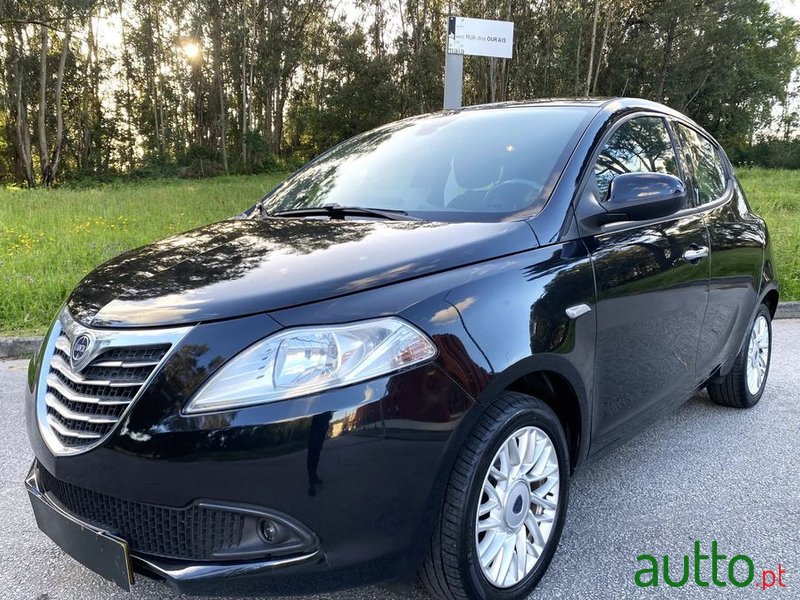 2013' Lancia Ypsilon 1.2 S&S Fashion photo #4