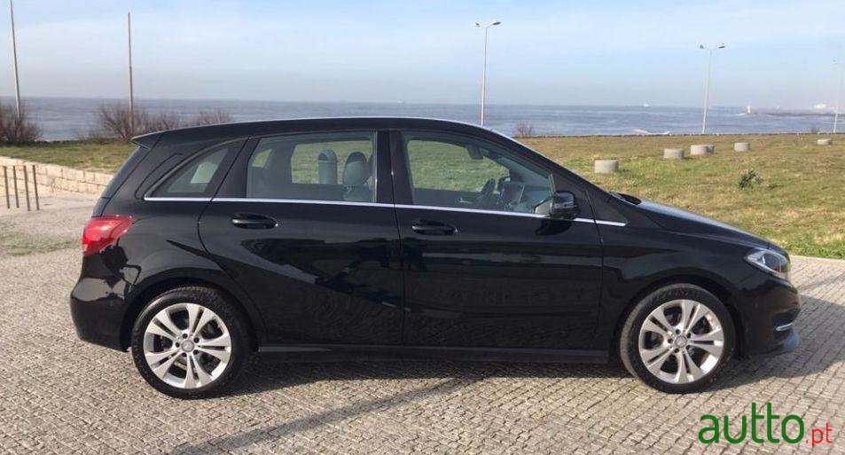 2015' Mercedes-Benz B-180 Nacional photo #1