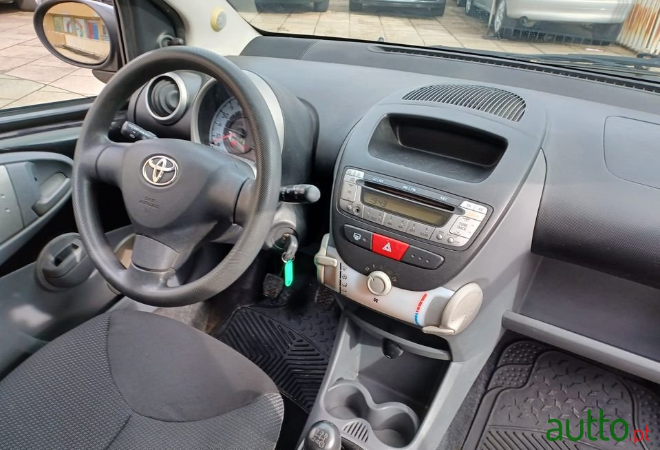 2008' Toyota Aygo photo #6