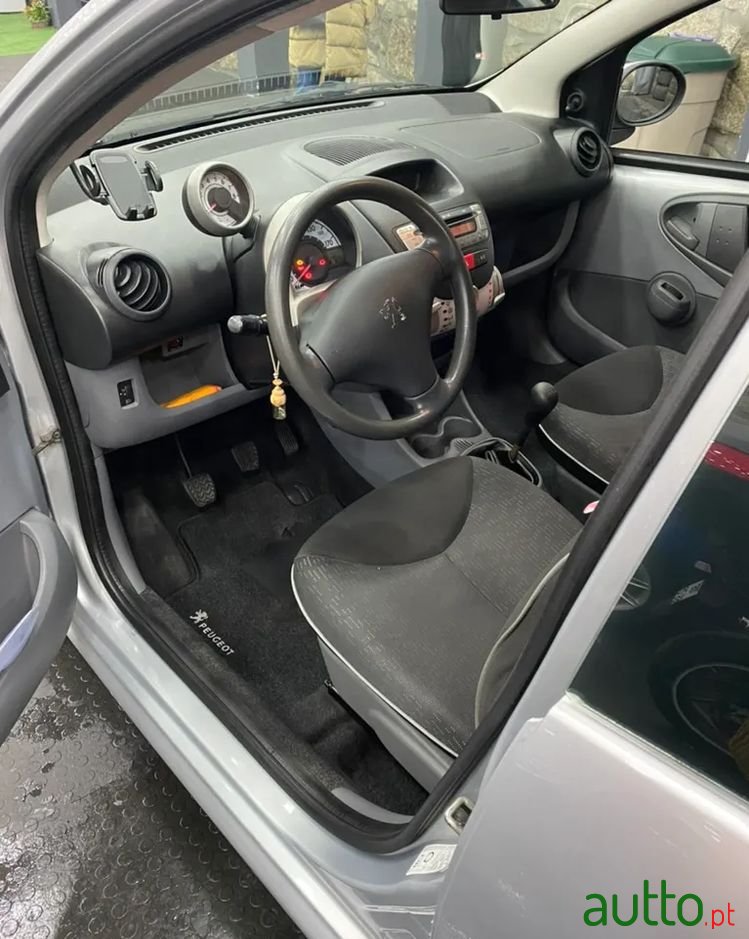 2009' Peugeot 107 1.0 Urban photo #5