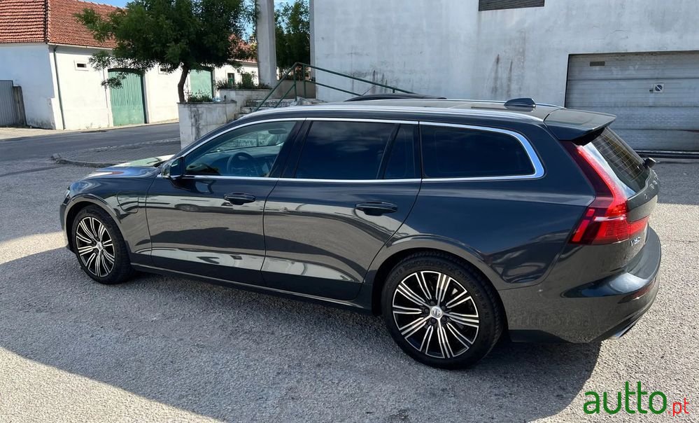 2019' Volvo V60 photo #3