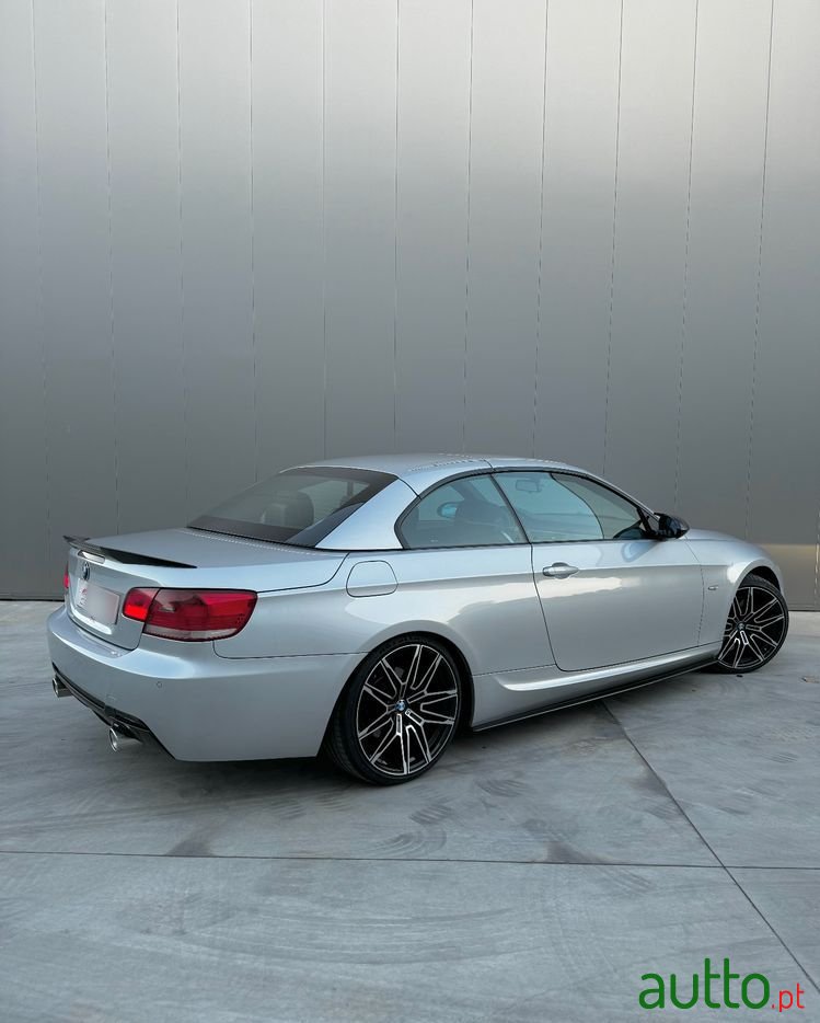 2008' BMW 320 D Cabrio photo #4