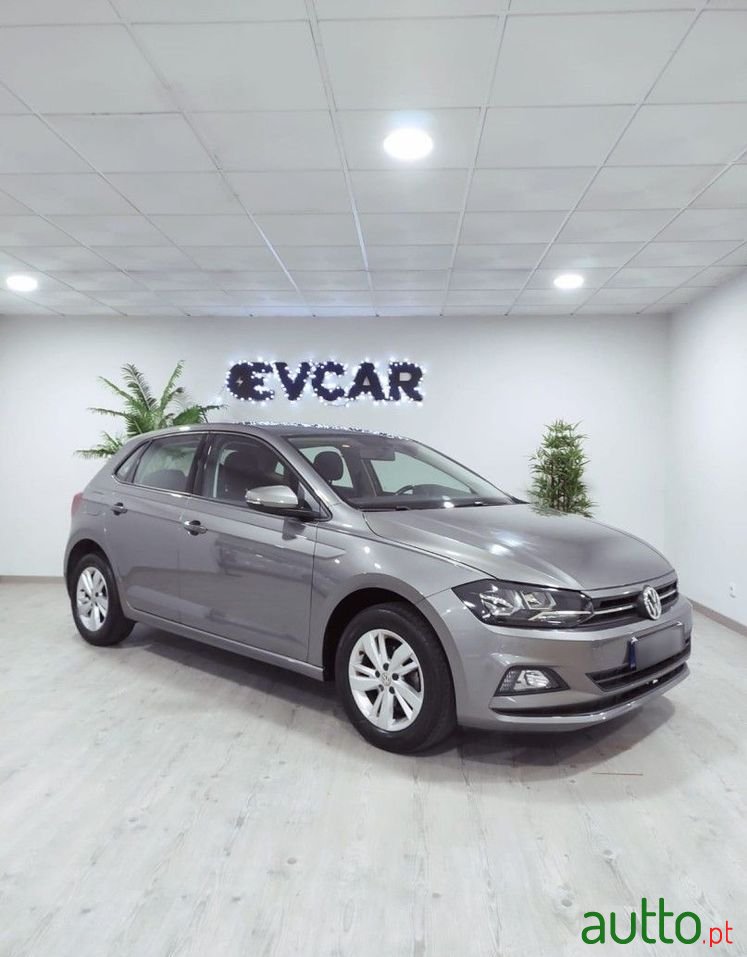 2018' Volkswagen Polo 1.0 Confortline photo #3