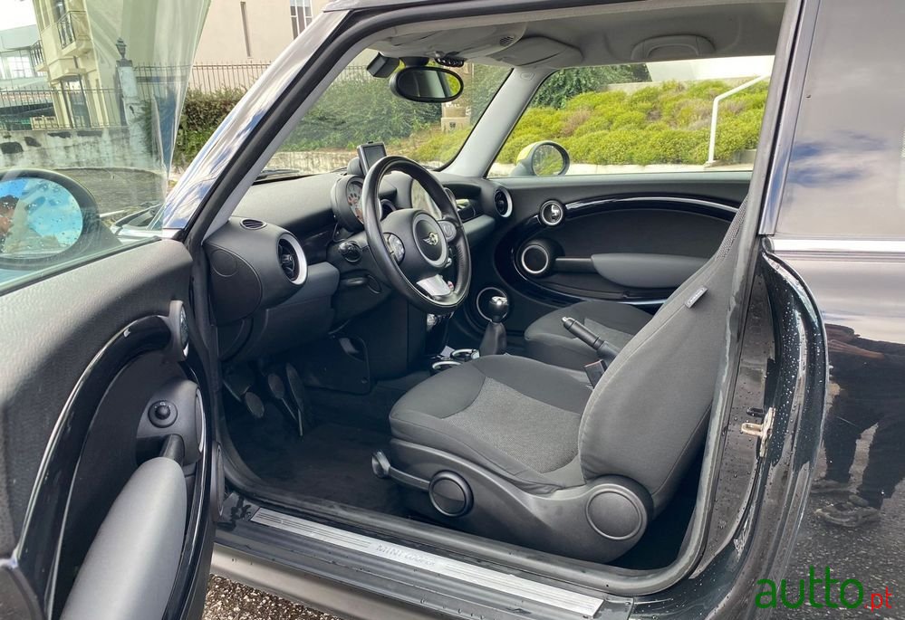 2010' MINI Cooper D photo #5