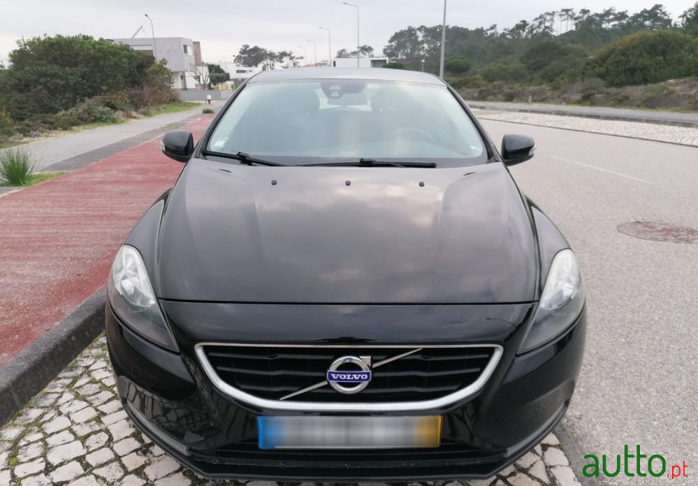 2015' Volvo V40 photo #2