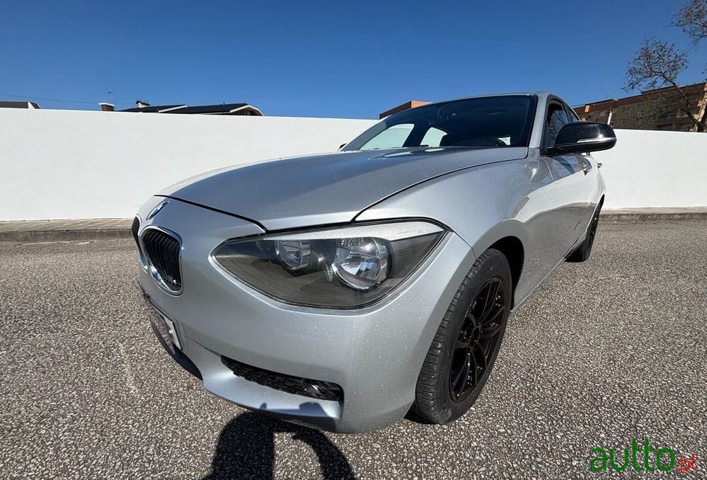 2012' BMW Série 1 D Efficientdynamics photo #2