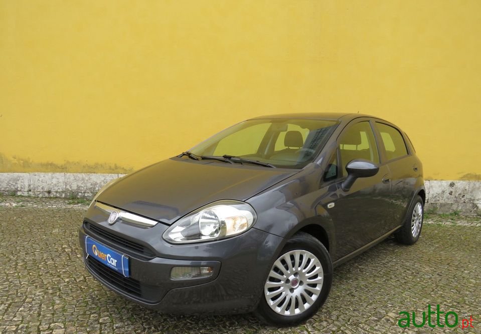 2011' Fiat Punto Evo photo #1
