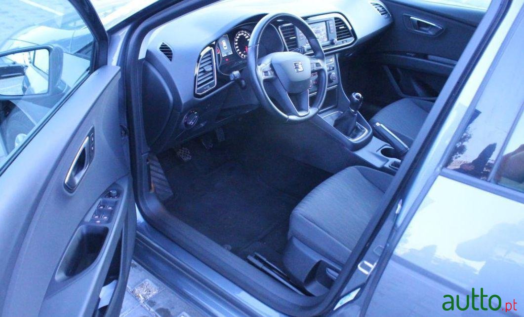 2015' SEAT Leon photo #2