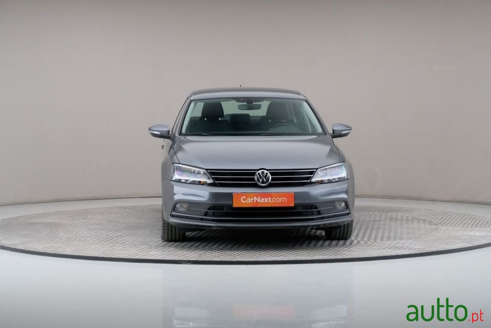 2017' Volkswagen Jetta photo #3