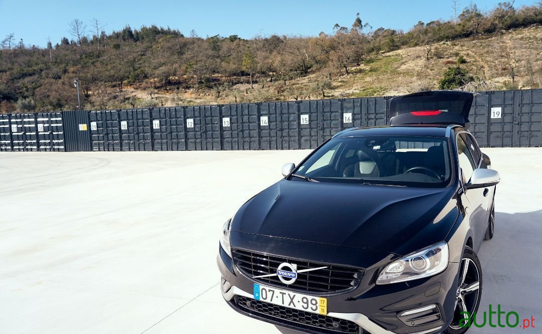 2017' Volvo V60 photo #1