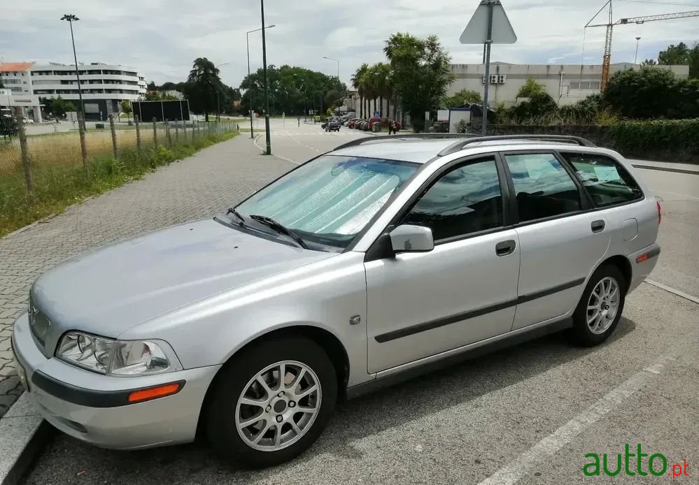 2000' Volvo V40 photo #1