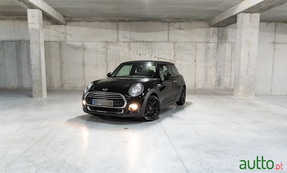 2014' MINI Cooper 3 Portas photo #1