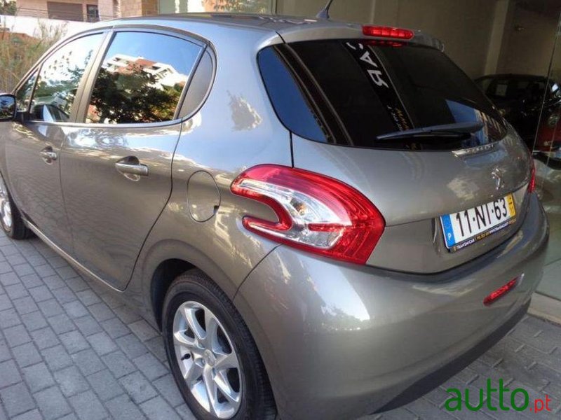 2012' Peugeot 208 1.2 Vti Active photo #2