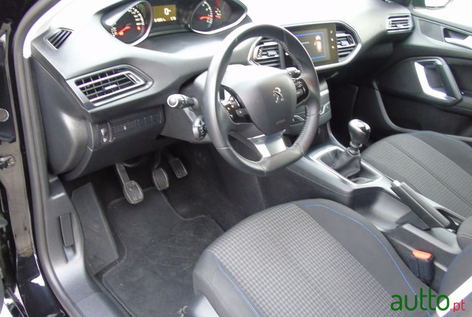 2020' Peugeot 308 photo #6