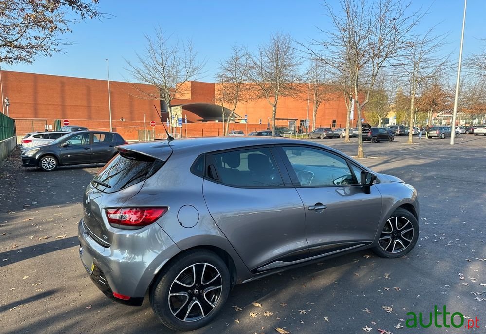 2014' Renault Clio photo #2