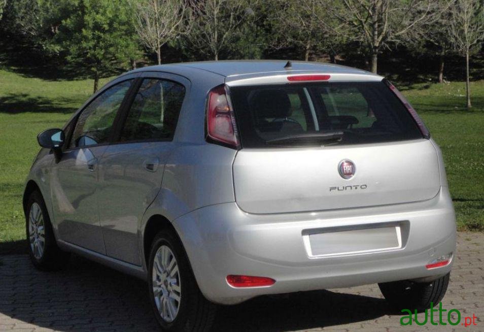 2013' Fiat Punto-Evo photo #2