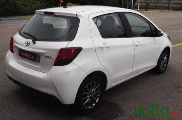 2016' Toyota Yaris photo #2
